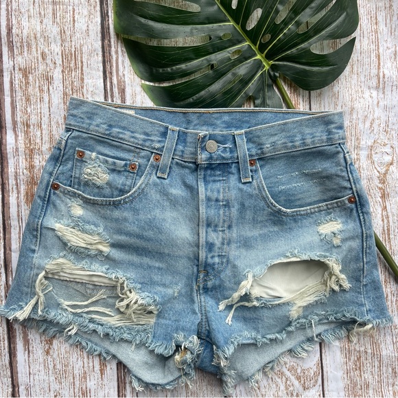 Levi’s Premium Distressed Jean Shorts Size 26 - Picture 2 of 9